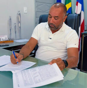 Relembre parte das medidas impactantes do prefeito Roberto Costa neste começo de gestão