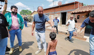 Perfeito Roberto Costa intensifica frente de trabalho para recuperação asfáltica dos bairros de Bacabal