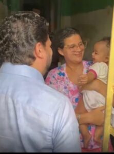 Dr.Joel visita uma das 400 mães beneficiadas pelo projeto “Mães Ludovicenses “