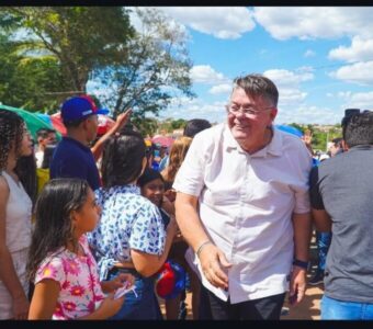 Vídeo : o Portal de Notícias Luiz Guterres parabeniza Kleber Tratorzão ( Prefeito de São Domingos)pelo seu aniversário.