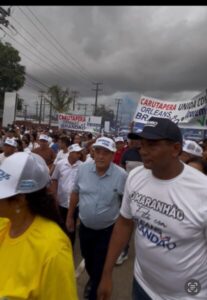 Video: Nos braços do povo Amin Quemel coordena grande caravana de Carutapera para apoiar Orleans Brandão em evento.