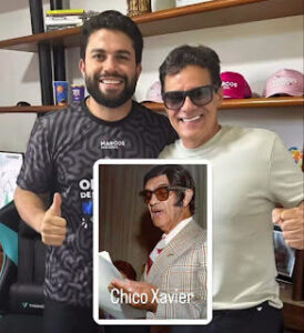 Pré -candidato a deputado recebe apoiador achando se tratar de intermediário entre o mundo físico e o espiritual