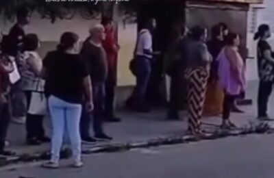 Sem ônibus da empresa 1001, passageiros enfrentam longas filas e demora nas paradas