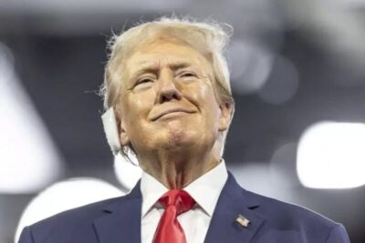 Donald Trump diz que não viu parte racista do vídeo sobre Obama e Michelle e não se desculpará