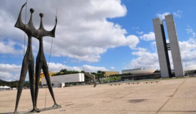 Um país desacreditado!!! AtlasIntel: maioria vê crime dominando política e Justiça no Brasil