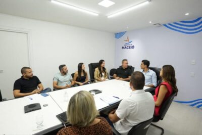 Prefeito Fred Campos é recebido em Maceió pelo Prefeito JHC para troca de experiências sobre gestão pública.