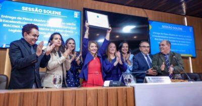 Iracema Vale recebe Placa de Honra ao Mérito na Câmara Municipal…