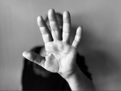 Homem é preso suspeito de agredir companheira grávida após tentar se passar por vítima em Imperatriz