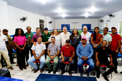 Prefeito Carrinho se reúne com marchantes de Viana para discutir melhorias no setor