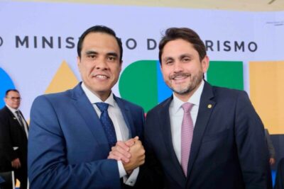 Deputado Juscelino Filho participa da posse do novo ministro do Turismo
