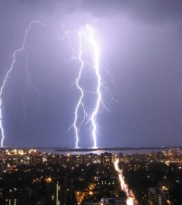 Equatorial Maranhão alerta para riscos com eletricidade no período chuvoso