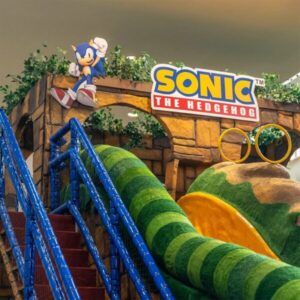 Sonic comemora 35 anos e vira atração inédita em parque temático no Rio Anil Shopping