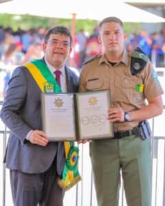 Jovem timonense Hélio Júnior é agraciado com Medalha do Mérito Renascença pelo governador Rafael Fonteles