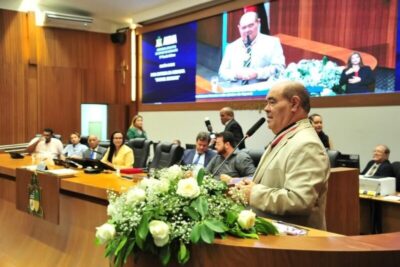 Assembleia homenageia vereador Astro de Ogum