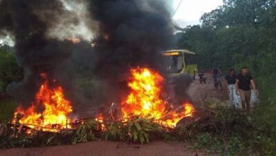 Protesto fecha avenida e cobra infraestrutura em SL