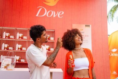 Dove promove experiência na praia do Futuro para lançar linha com proteção solar capilar