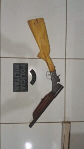 Homem é preso com arma de uso restrito em São João Batista