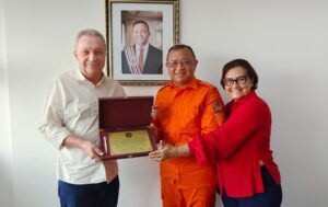 Secretário Luis Fernando recebe homenagem da Escola Cívico-Militar 2 de Julho