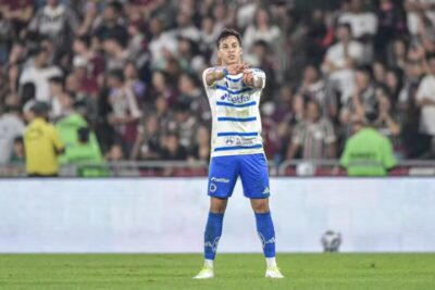 Cruzeiro volta ao topo após 11 anos e reacende sonho do título no Brasileirão