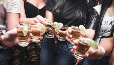 Estudo revela que comportamento dos pais é fator decisivo no consumo de álcool por adolescentes