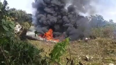 Sobe para 34 o número de mortos em queda de avião militar na Colômbia