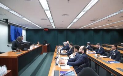 Motoristas de aplicativo pedem maior remuneração e mais segurança em debate na Câmara