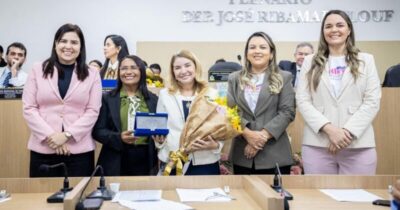 Iracema Vale recebe Título de Cidadã Timonense durante evento “Mulheres que Transformam”