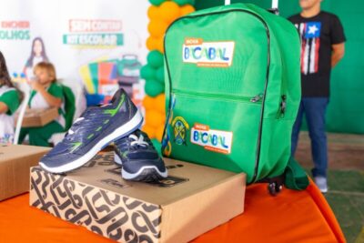 Investimento histórico na educação de Bacabal: Roberto Costa inicia entrega de fardamento e material escolar