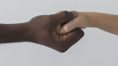 Justiça condena mulher por racismo em rede social no Maranhão