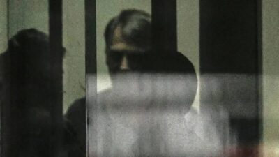 Bolsonaro é hospitalizado com vômitos e calafrios, diz Flávio