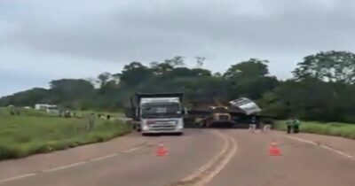 Carreta tomba na BR-222 e provoca congestionamento na volta do carnaval
