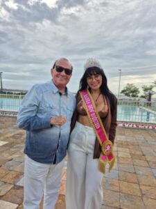 Paulinha Aguiar é coroada Rainha dos Biquínis pelo ícone da TV maranhense Zé Cirilo