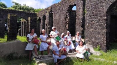 Grupo de Caixeiras do Divino de Alcântara desembarca em São Luís para apresentação especial no CCVM nesta quinta-feira