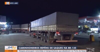 Criminosos montam barricadas na BR-135 e saqueiam cargas de carretas em São Luís