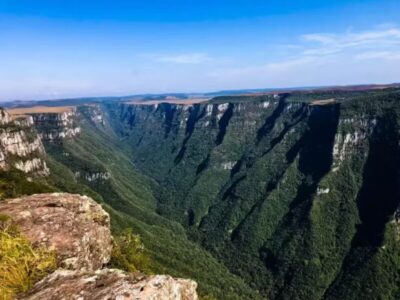 Menina de 11 anos morre após cair de um mirante no Cânion Fortaleza (RS)