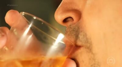 Jovem entra em coma após intoxicação por metanol em bebidas adulteradas em São Paulo