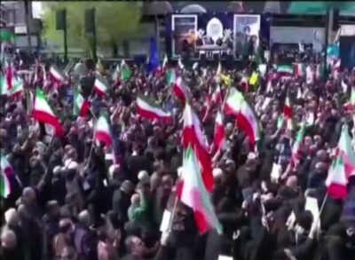 Multidão participa de funeral de líderes iranianos mortos em ataques na guerra com Israel