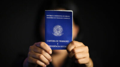 Desemprego cai para 5,6% e bate recorde