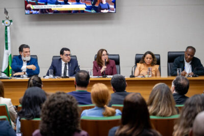 Secretaria de Saúde presta contas do segundo quadrimestre e deputada faz alerta sobre nomeações