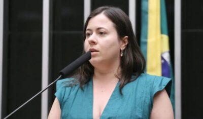 Comissão aprova inclusão de livros didáticos e jurídicos na política de logística reversa