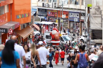 Compras de última hora agitam comércio popular em São Paulo