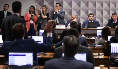 CPMI do INSS aprova convocação de cunhado e ex-namorada de Vorcaro
