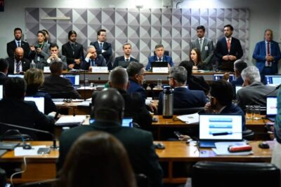 CPMI do INSS chega ao fim no Congresso, mas embate continua nas redes