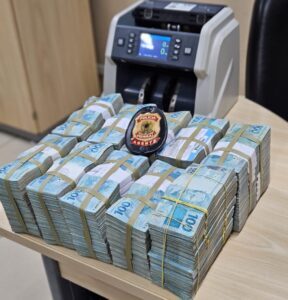 PF apreende R$ 1 milhão em espécie ligado a empresa com contratos públicos em São Luís