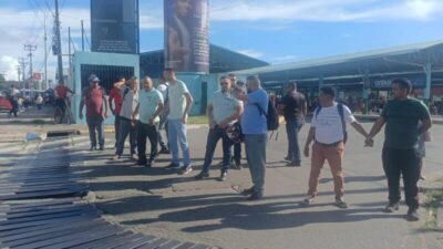 Motoristas demitidos bloqueiam Terminal da Cohab em São Luís