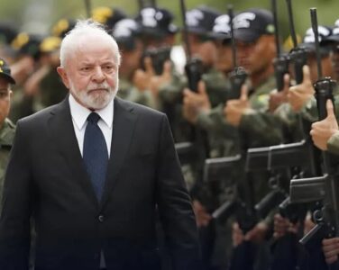 Lula alerta para risco de invasão e defende fortalecimento da Defesa em encontro com presidente da África do Sul