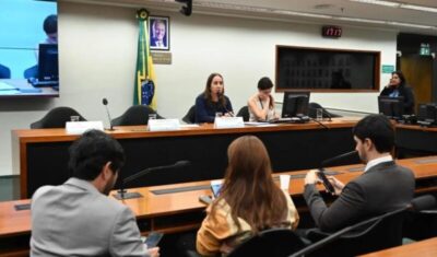 Debatedores divergem sobre modelo de exame de proficiência médica