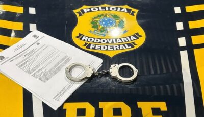 Motociclista realiza ultrapassagem proibida e acaba preso por tráfico de drogas na BR-222; entenda