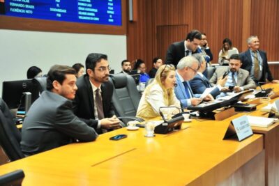 Iracema Vale parabeniza servidores por qualificação profissional por meio de convênio…