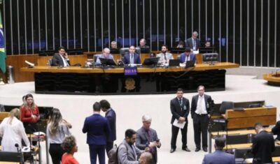 Deputados podem votar projeto que inclui violência contra filhos entre as formas de violência contra a mulher